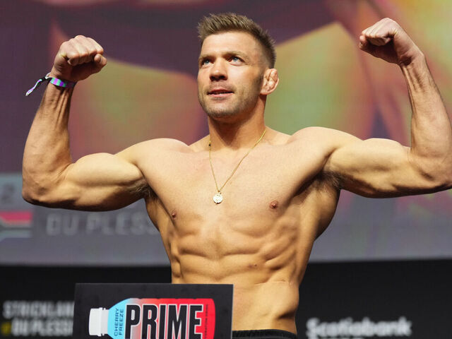 Du Plessis declined UFC 300 fight vs. Adesanya due to injury