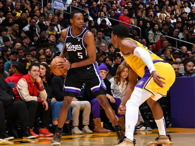 Fox ties career-high with 44 points as Kings roll past Lakers