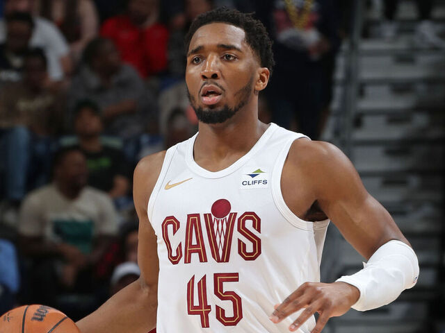 Mitchell returns to lineup, Cavaliers hit 20 3s in win over Pelicans