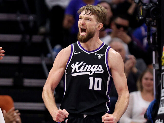 Sabonis’ milestone night helps Kings beat 76ers