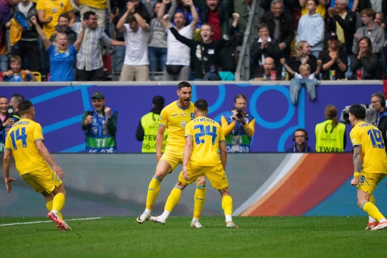 Oekraïne mag na prachtige goal blijven dromen van volgende ronde EK, Slowakije vreest blessure Hancko