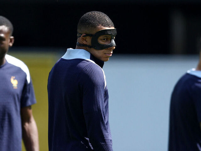 Mbappe back in starting XI for group finale vs. Poland