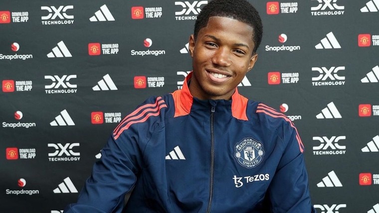 Manchester United geeft wonderkind eerste profcontract