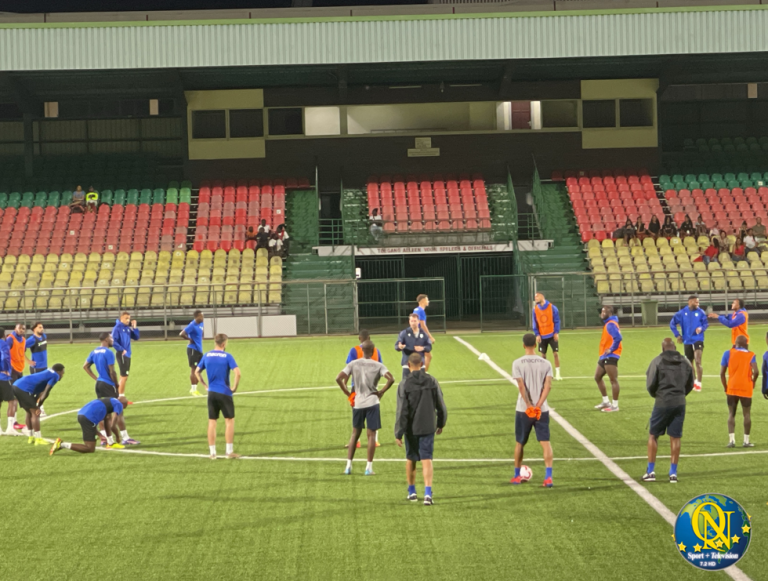 Interview Liam van Gelderen, Stefano Denswil en Sheraldo Becker open training 13 november 2024