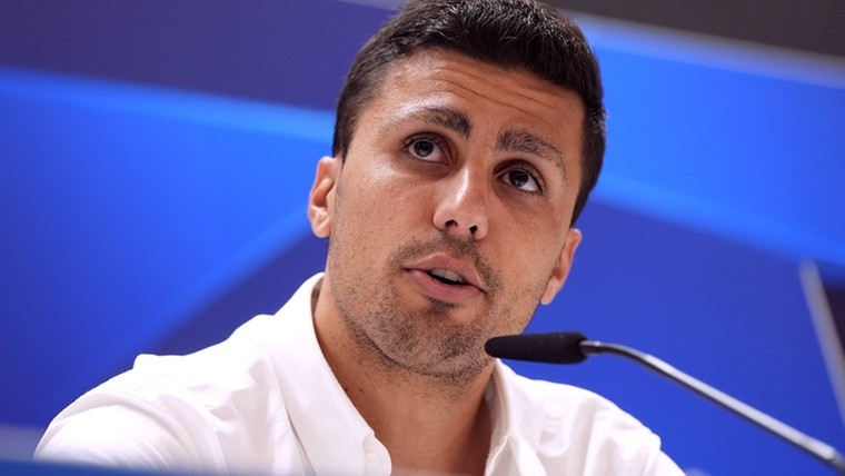 Ongeloof Rodri bij winst Ballon d’Or: ‘Publiek riep andere naam’