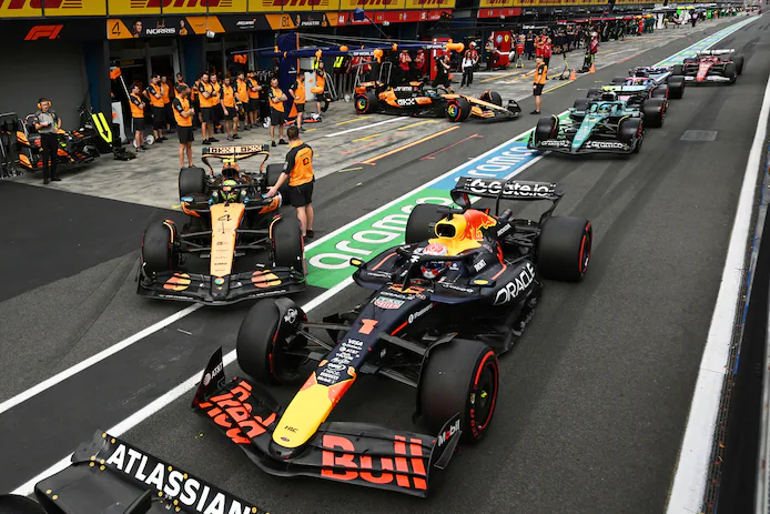 Max Verstappen ziet verbeterpunten richting tweede race in China: ‘Er zijn hier veel mogelijkheden om in te halen’