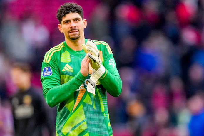 Ajax krijgt groen licht van UEFA: Matheus mag donderdag keepen tegen Eintracht Frankfurt