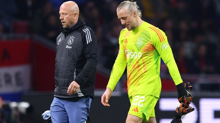 Ajax-keeper Remko Pasveer enkele weken uit roulatie met liesblessure: ‘Ik voelde direct dat het niet goed zat’