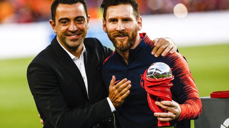 Xavi haalt verwoestend uit naar Barça-president Laporta: ’Hij liegt over Messi’