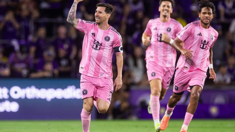 Nieuw seizoen, zelfde Lionel Messi: Argentijn (38) helpt Inter Miami met twee goals aan zege
