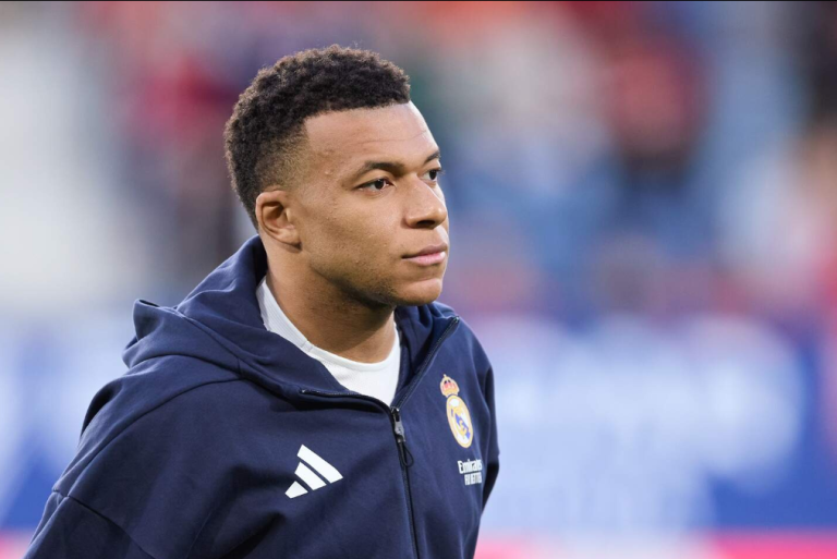Wat is er aan de hand met de knie van Kylian Mbappé en komt WK 2026 in gevaar voor Franse ster?