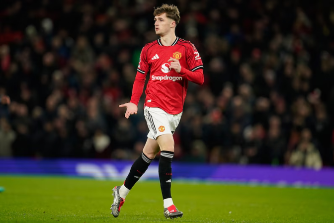 Manchester United-talent en zoon van voormalig topspeler geschorst na homofobe belediging