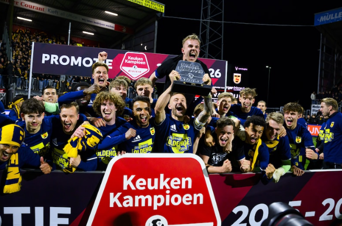 Het feest kan beginnen in Leeuwarden! Cambuur keert terug in de eredivisie na overtuigende zege bij FC Emmen