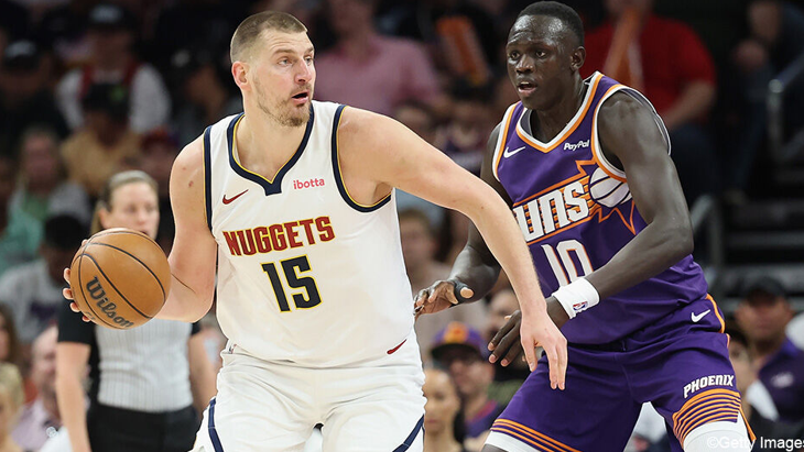 “Hij is de beste speler ter wereld”: weergaloze Nikola Jokic dirigeert Denver in prangend slot voorbij Phoenix