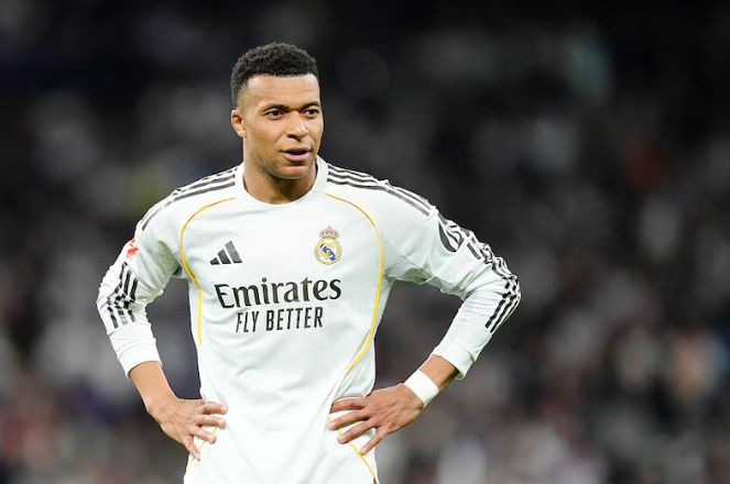 Kylian Mbappé ontkent fouten medische staf Real Madrid: ‘De informatie klopt niet’