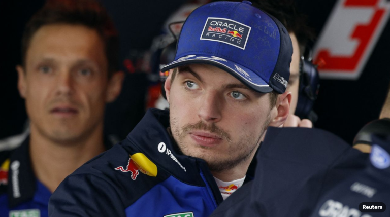 Teleurgestelde Verstappen telde rondjes af tijdens race: ‘Probeer er maar om te lachen’