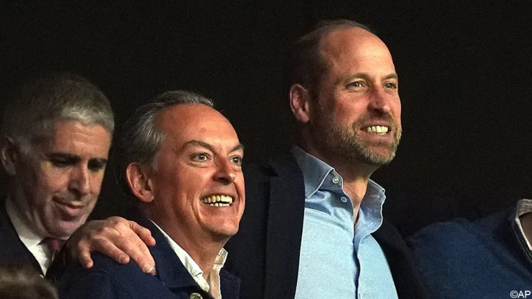 Fan prins William ziet met eigen ogen Aston Villa prijs pakken én feliciteert de club op X: “Ongelooflijke avond!”