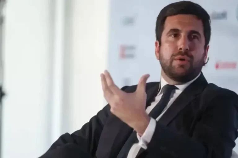 Het is officieel: Enrique Riquelme doet mee aan de verkiezingen: “Na 20 jaar zullen de mensen weer kunnen stemmen.”