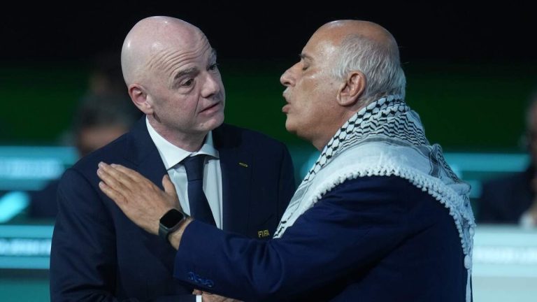 Gianni Infantino bijt als vredestichter op FIFA-congres tanden stuk op Israëlisch-Palestijnse conflict