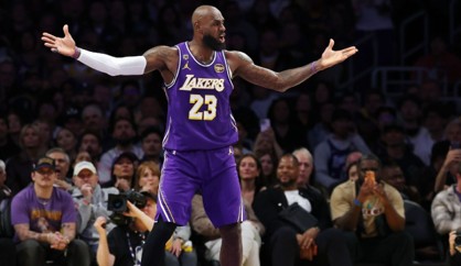 LeBron loodst Lakers naar volgende ronde NBA play-offs, Raptors en Pistons dwingen Game 7 af