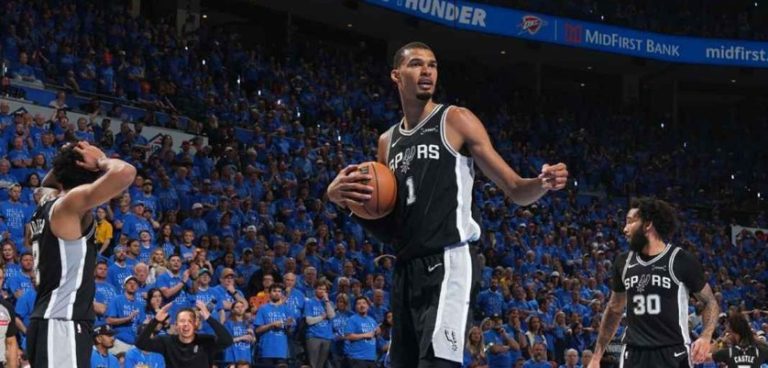 San Antonio Spurs zet dankzij 40-klapper Wembanyama eerste stap richting NBA Finals