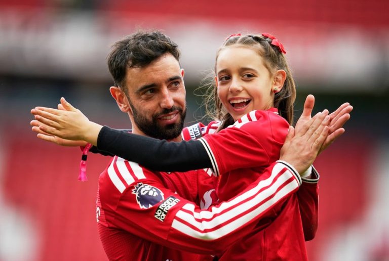 Bruno Fernandes schrijft geschiedenis met 20 assists en is beste speler van Premier League