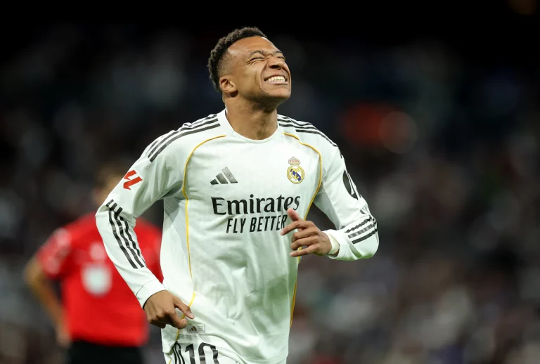 Striemend fluitconcert voor Kylian Mbappé , die verbazing wekt: ‘Ik ben nu vierde keus’