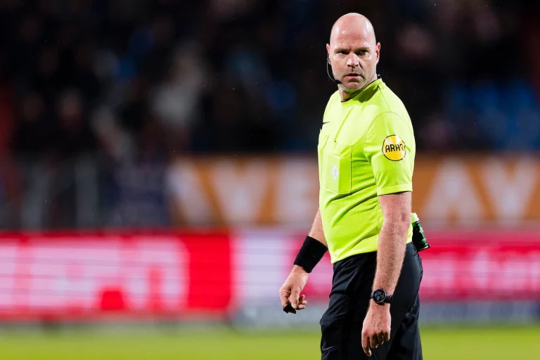 Streep door WK voor arbiter Rob Dieperink na geseponeerde aanklacht van aanranding 17-jarige jongen